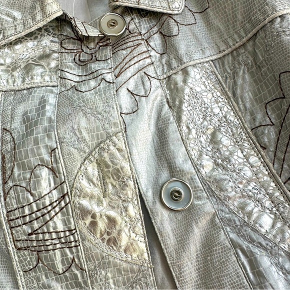 Chico’s Sarianna Paisley Metallic Silver Jean Jacket Style, Size 1 - Picture 6 of 12